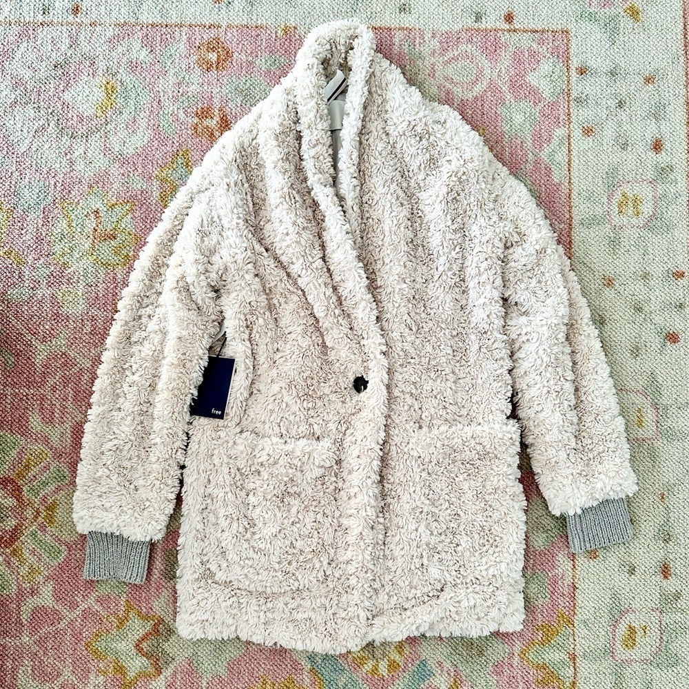 NWT | aritzia grete teddy coat in bone